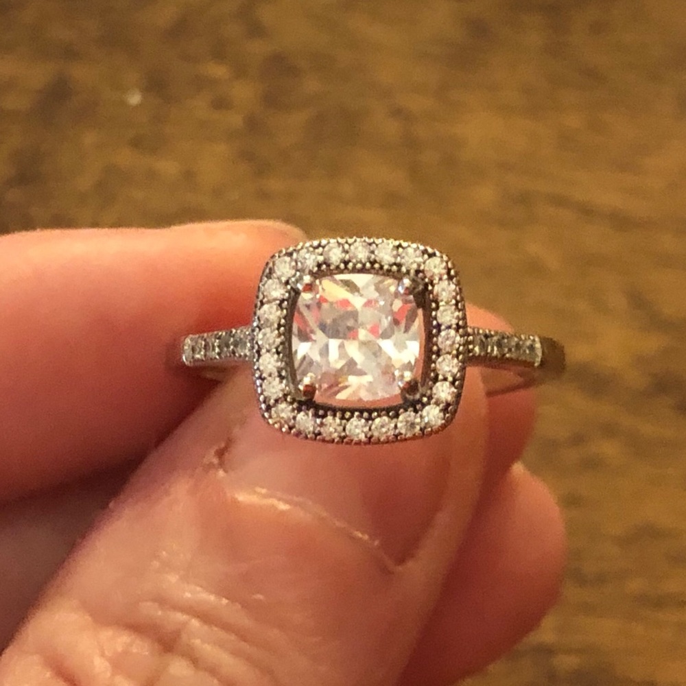 Women’s Size 7 Sterling Silver & CZ Ring
